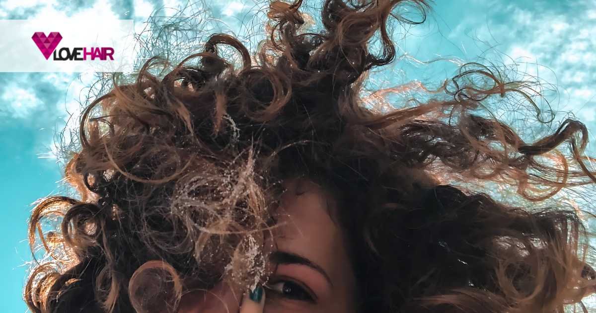 Πώς Προστατεύω τα Μαλλιά μου το Καλοκαίρι; Οδηγός Επιβίωσης για Ήλιο, Θάλασσα και Πισίνα